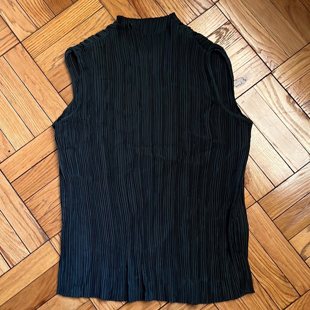 Club Monaco Sleeveless Plisee Top L